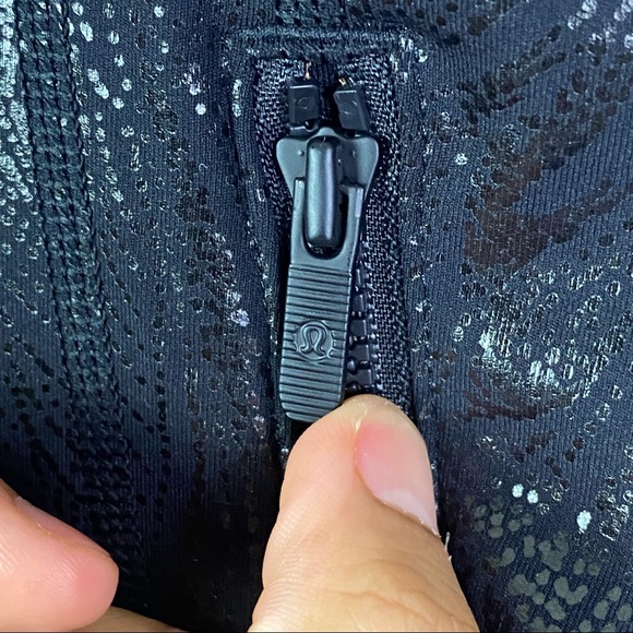 NWT Lululemon Define Shine Jacket Acclimatize Black Foil Special Edition Size 4 - Picture 11 of 16